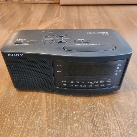 SONY DREAM MACHINE Clock Radio AM/FM Digital ICF-C740 Dual Alarm Backup Battery - Picture 1 of 11